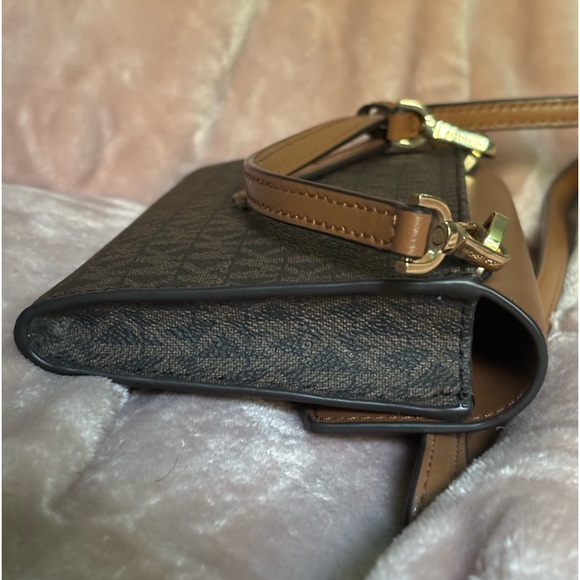 Michael Kors crossbody bag - Picture 3 of 6